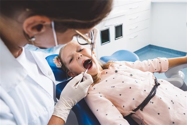 Tannbehandlingen blir gjort av tannleger som har erfaring med narkose